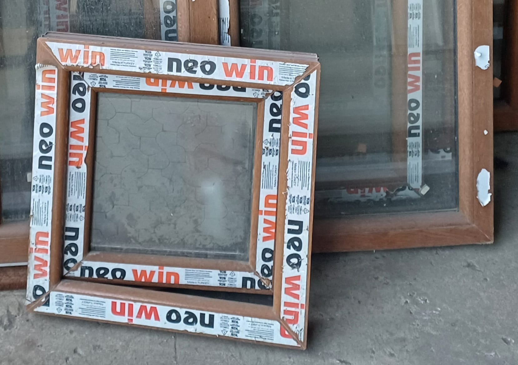 60x60 Kahverengi Pvc Wasistas  Wc Pencere